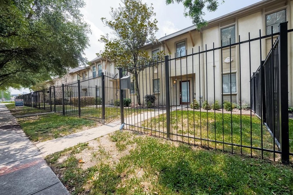 3406 St Emanuel St, Houston TX  77004-3167 exterior
