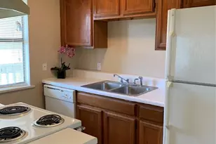 2501 Gulf Fwy, Dickinson, TX 77539 - Photo 7