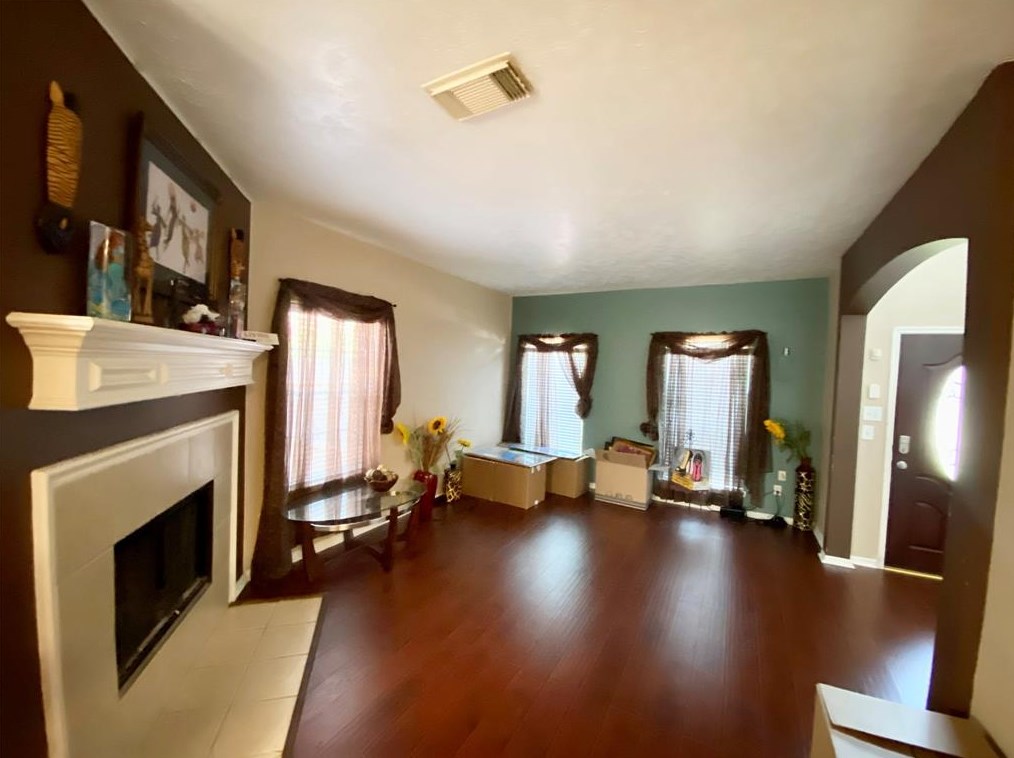 5923 Villa Hl Dr, Houston TX  77066-3985 exterior
