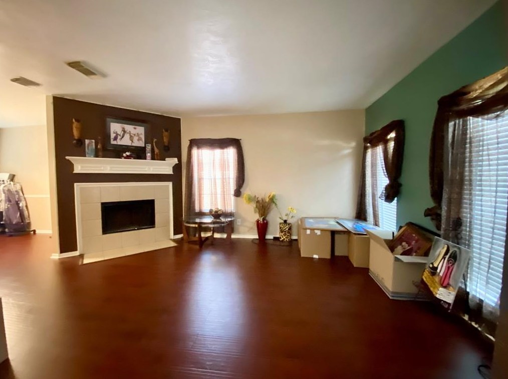 5923 Villa Hl Dr, Houston TX  77066-3985 exterior