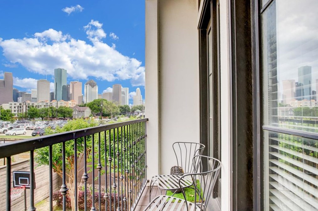 1851 Dart St, Houston TX  77007-4432 exterior