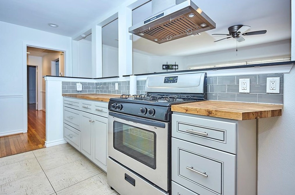 9353 Walterville Rd, Houston TX  77080-7421 exterior