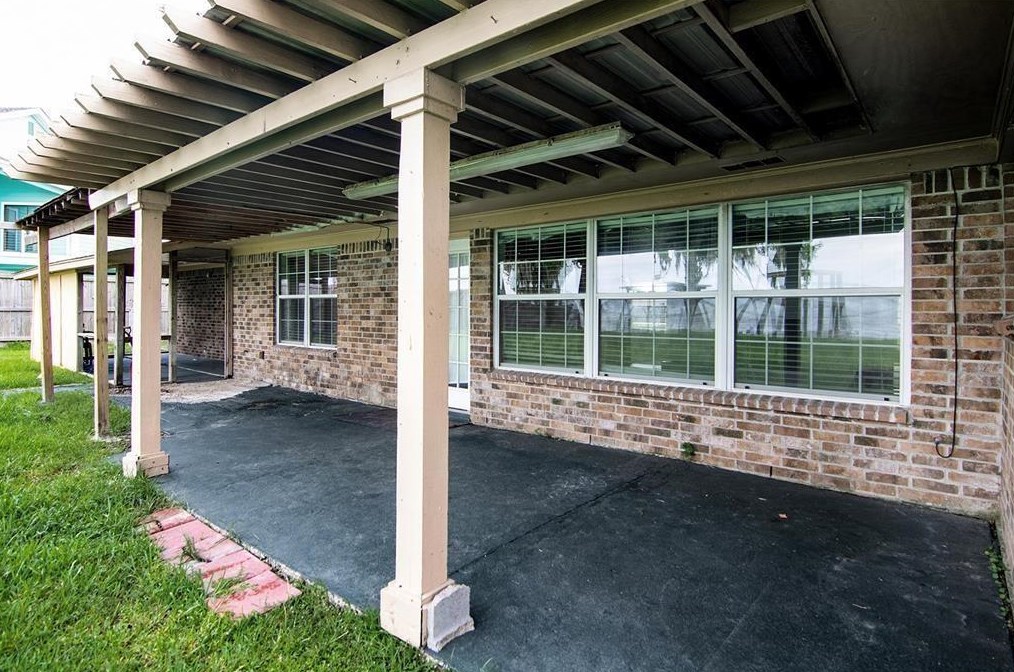 458 Burnett Dr, Baytown TX  77520-1110 exterior