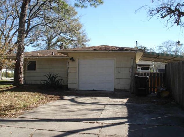 8209 Montridge Dr, Houston TX  77055-1417 exterior