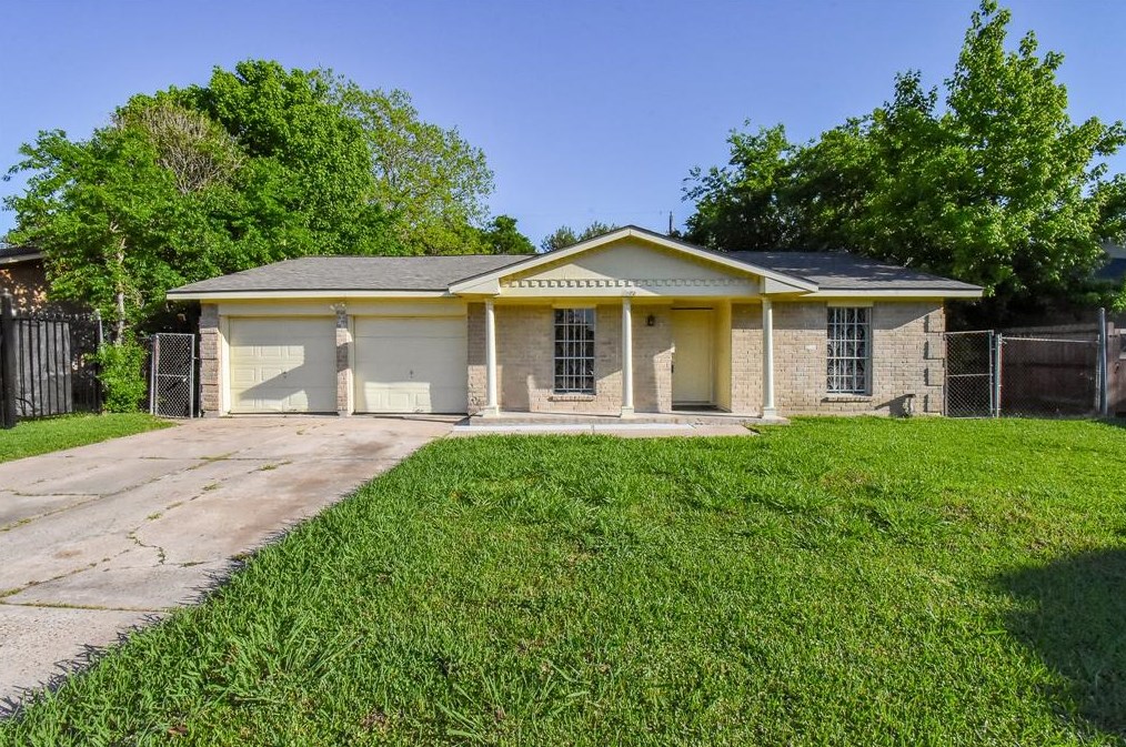 6122 Heatherbloom Dr, Houston TX  77085-3206 exterior