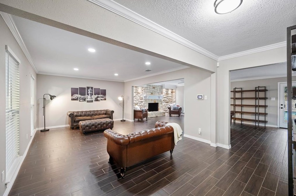 10611 Dunbrook Dr, Houston TX  77070-4039 exterior