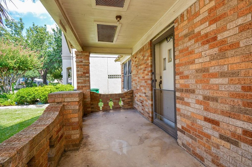 1517 Mcduffie, Houston TX  77019-5309 exterior