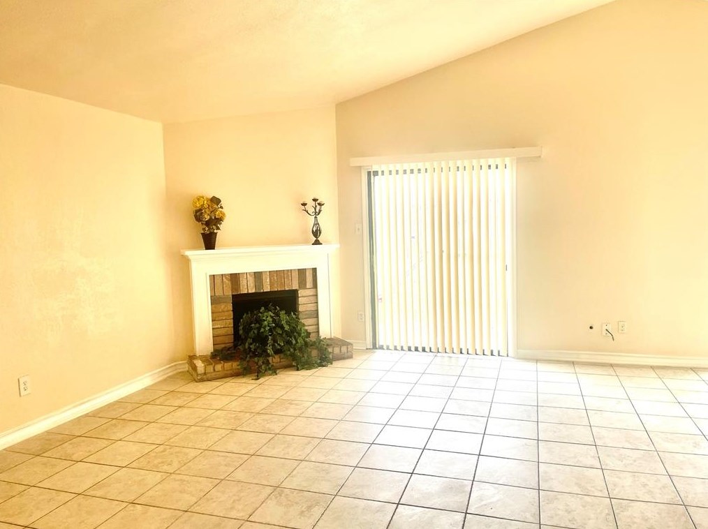 8223 Woodland Willows Dr, Houston TX  77083-5552 exterior