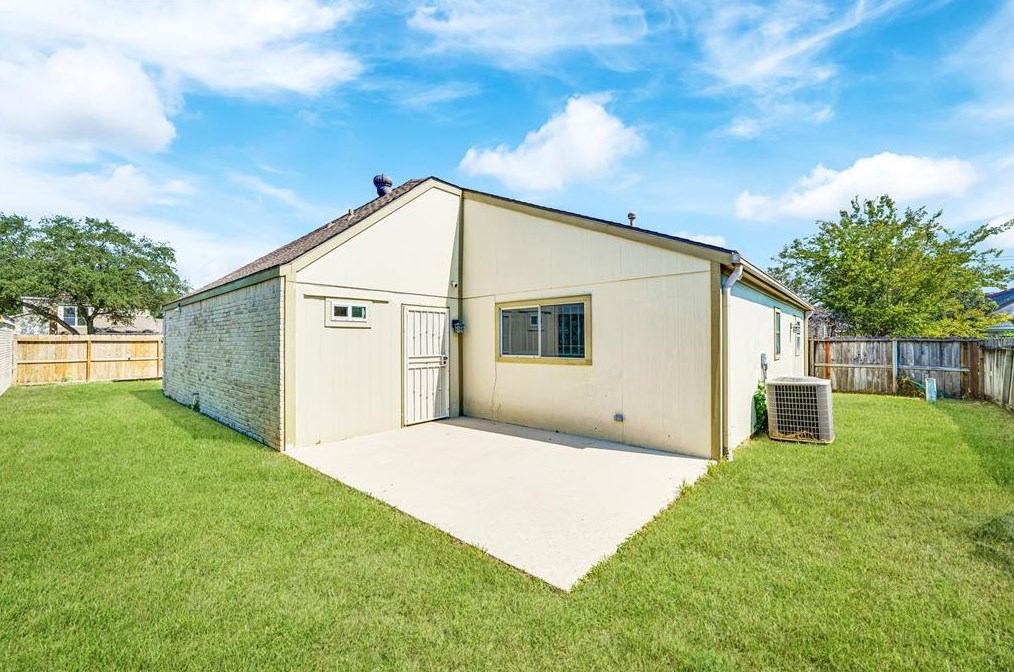 11111 Bandlon Dr, Houston TX  77072-1908 exterior
