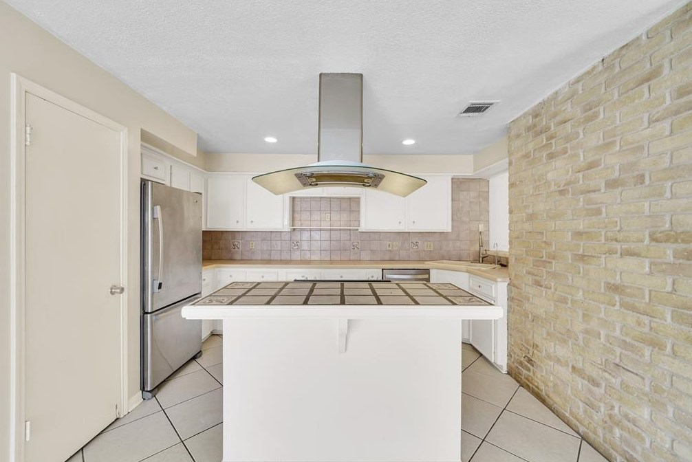 11111 Bandlon Dr, Houston TX  77072-1908 exterior