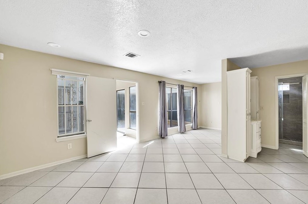 11111 Bandlon Dr, Houston TX  77072-1908 exterior