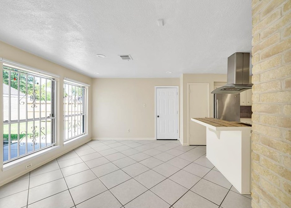 11111 Bandlon Dr, Houston TX  77072-1908 exterior