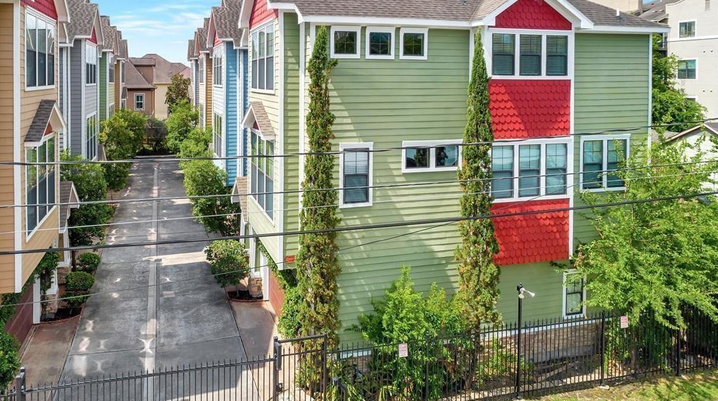2412 Charleston St, Houston TX  77021-1012 exterior