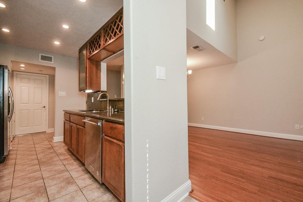 13859 Hollowgreen Dr, Houston TX  77082-1811 exterior