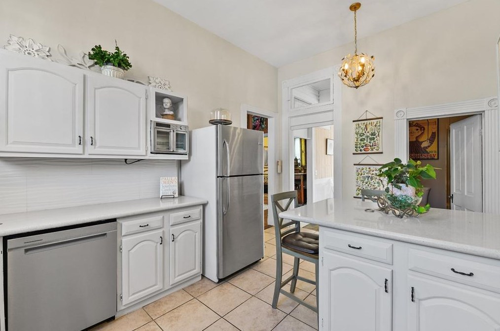 810 Winnie St, Galveston TX 77550-5133 exterior