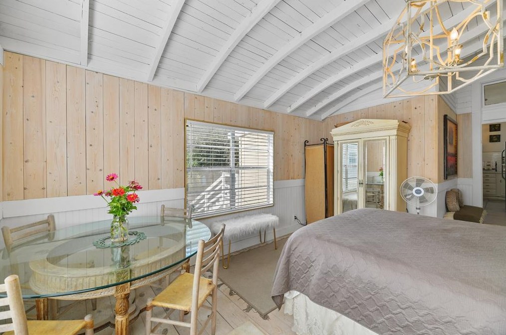 810 Winnie St, Galveston TX 77550-5133 exterior