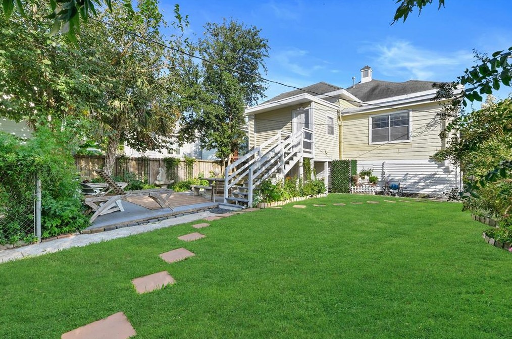 810 Winnie St, Galveston TX 77550-5133 exterior