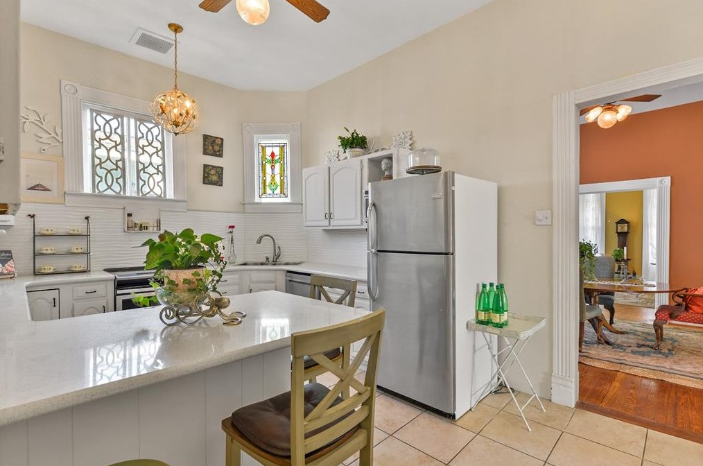 810 Winnie St, Galveston TX 77550-5133 exterior