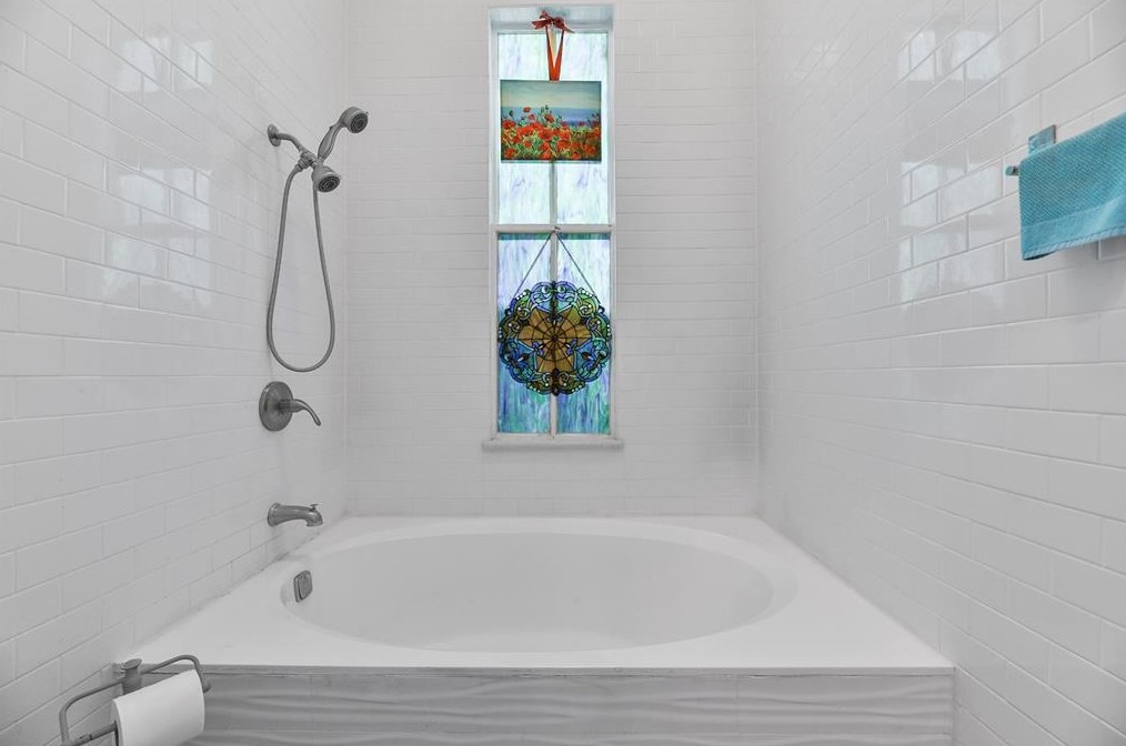 810 Winnie St, Galveston TX 77550-5133 exterior