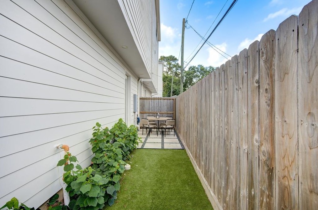 822 Wakefield Dr, Houston TX  77018-6336 exterior