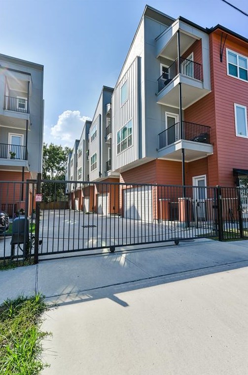 1509 Hickory St, Houston TX  77007-4128 exterior