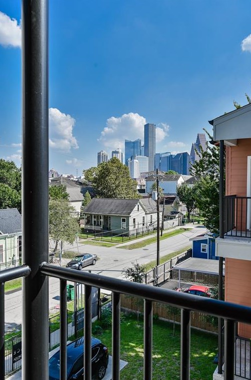 1509 Hickory St, Houston TX  77007-4128 exterior