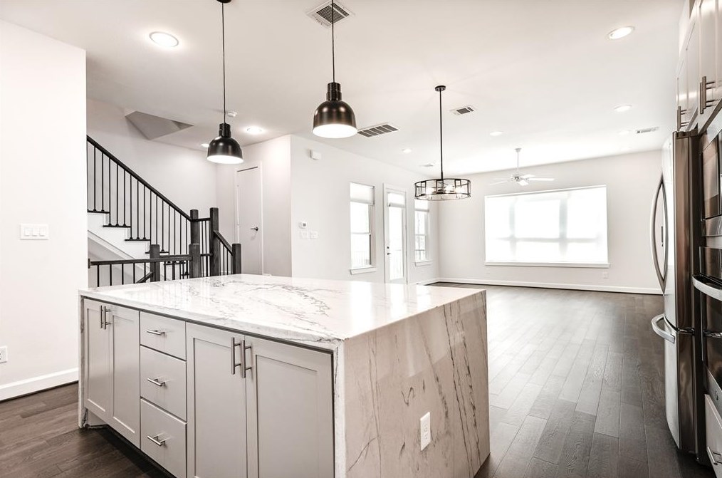 1509 Hickory St, Houston TX  77007-4128 exterior