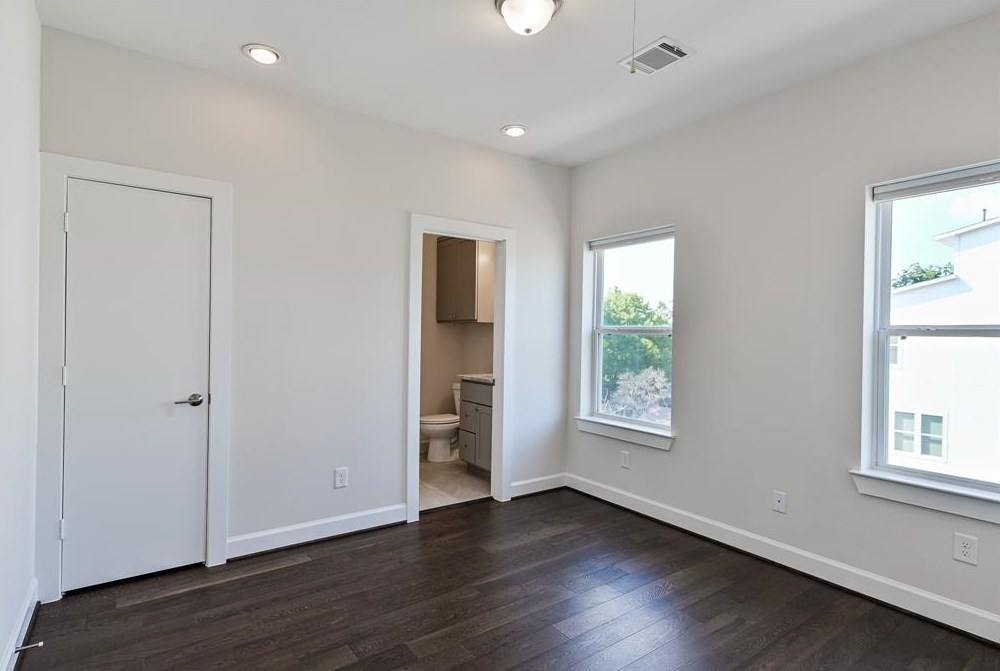 1509 Hickory St, Houston TX  77007-4128 exterior