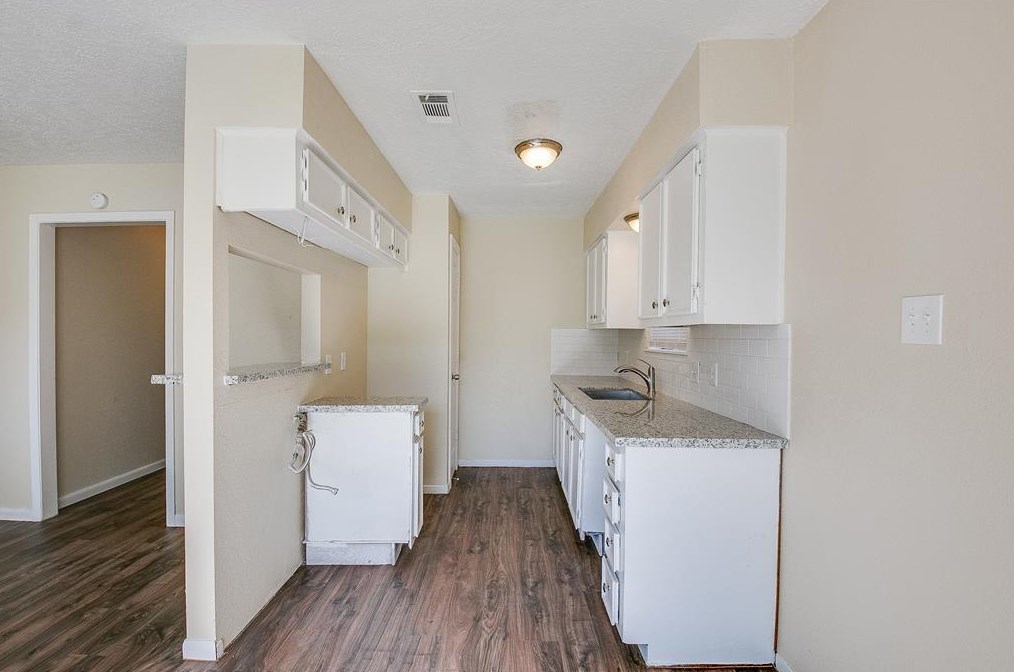 8835 Martin Luther King Blvd, Houston TX  77033-2319 exterior