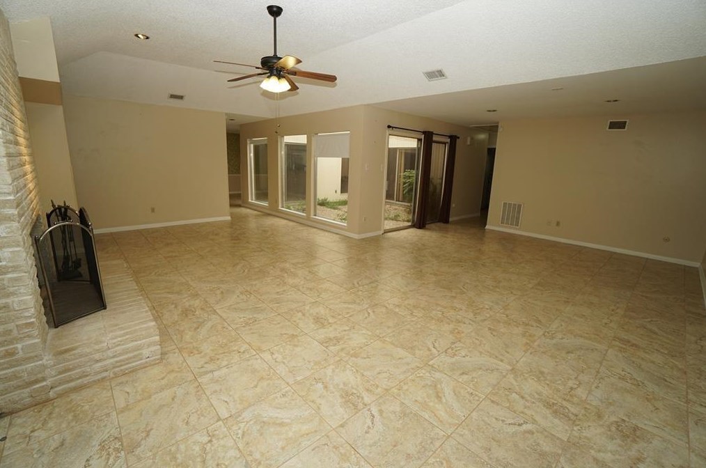 7830 Rollingbrook Dr, Houston TX  77071-1707 exterior