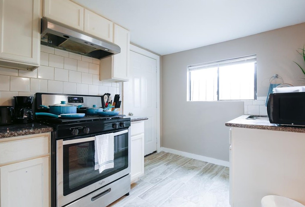 1307 Boulder St, Houston TX  77012-3407 exterior