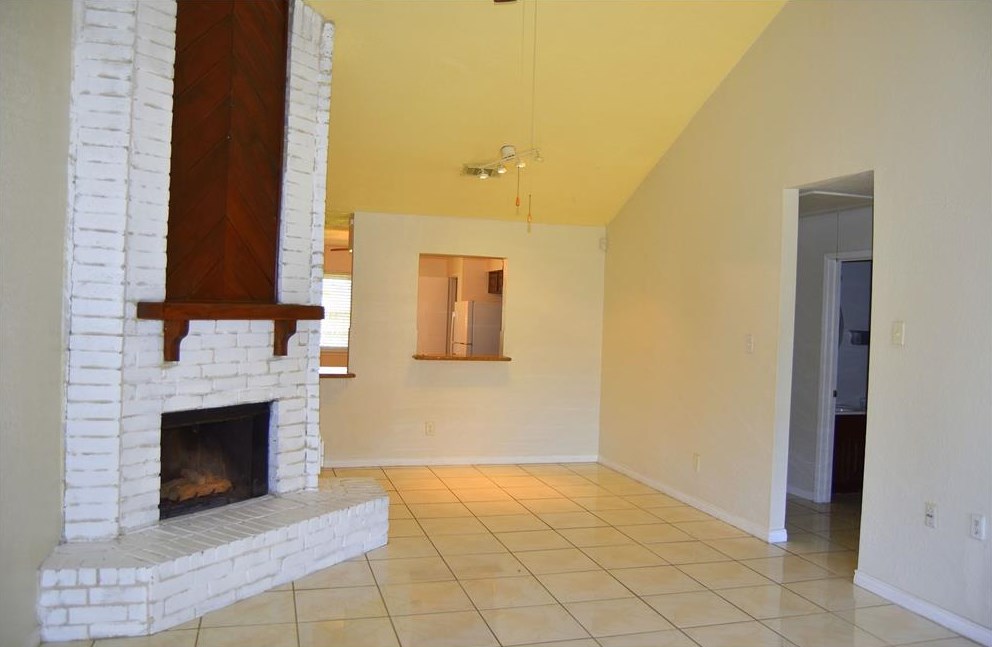 10106 Sageyork Dr, Houston TX  77089-1122 exterior