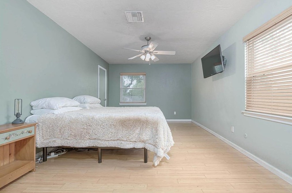 9614 Springmont Dr, Houston TX  77080-1451 exterior