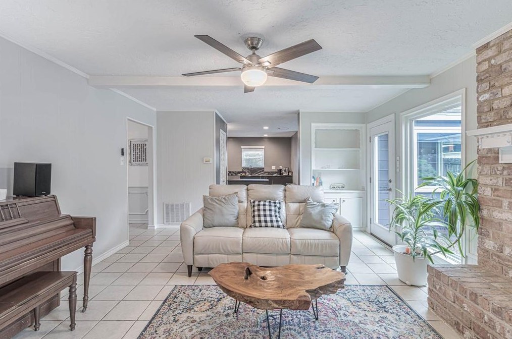 9614 Springmont Dr, Houston TX  77080-1451 exterior