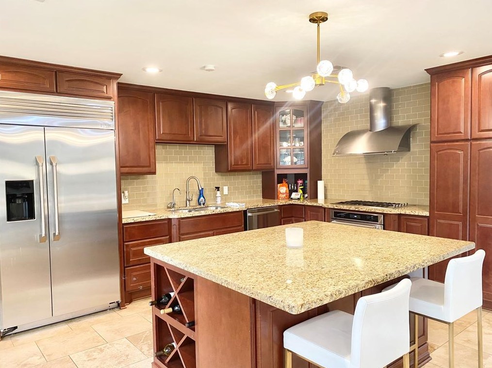 729 Camelot Ln, Houston TX  77024-5530 exterior