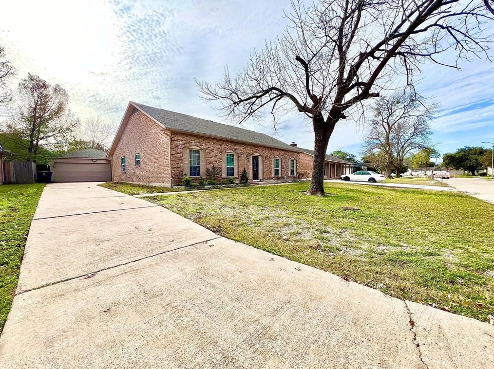11515 Bandlon Dr, Houston TX  77072-1907 exterior