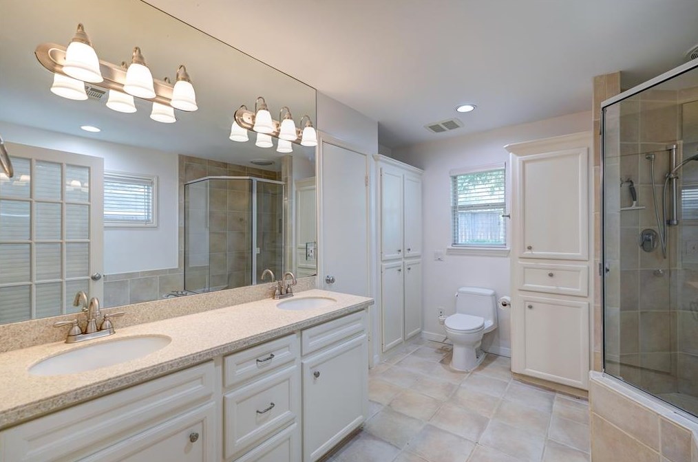 938 Magdalene Dr, Houston TX  77024-2611 exterior