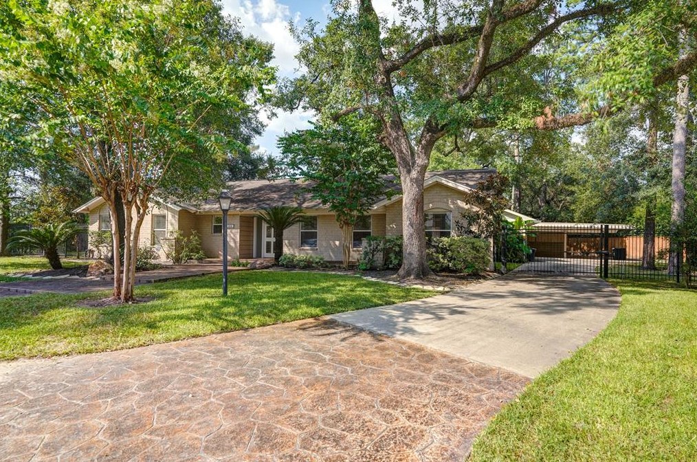 938 Magdalene Dr, Houston TX  77024-2611 exterior