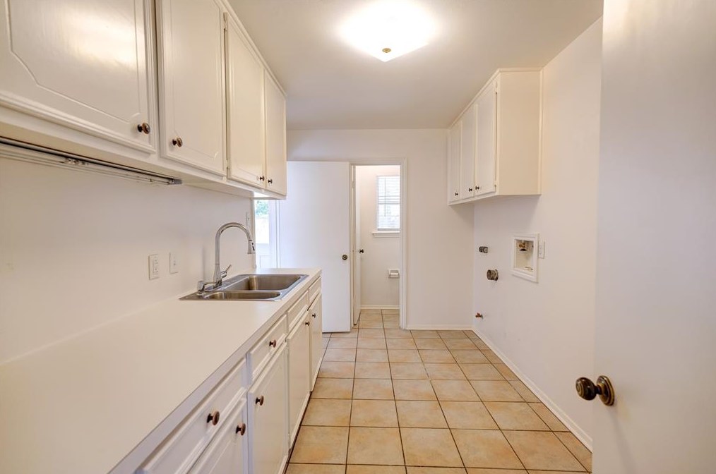 938 Magdalene Dr, Houston TX  77024-2611 exterior