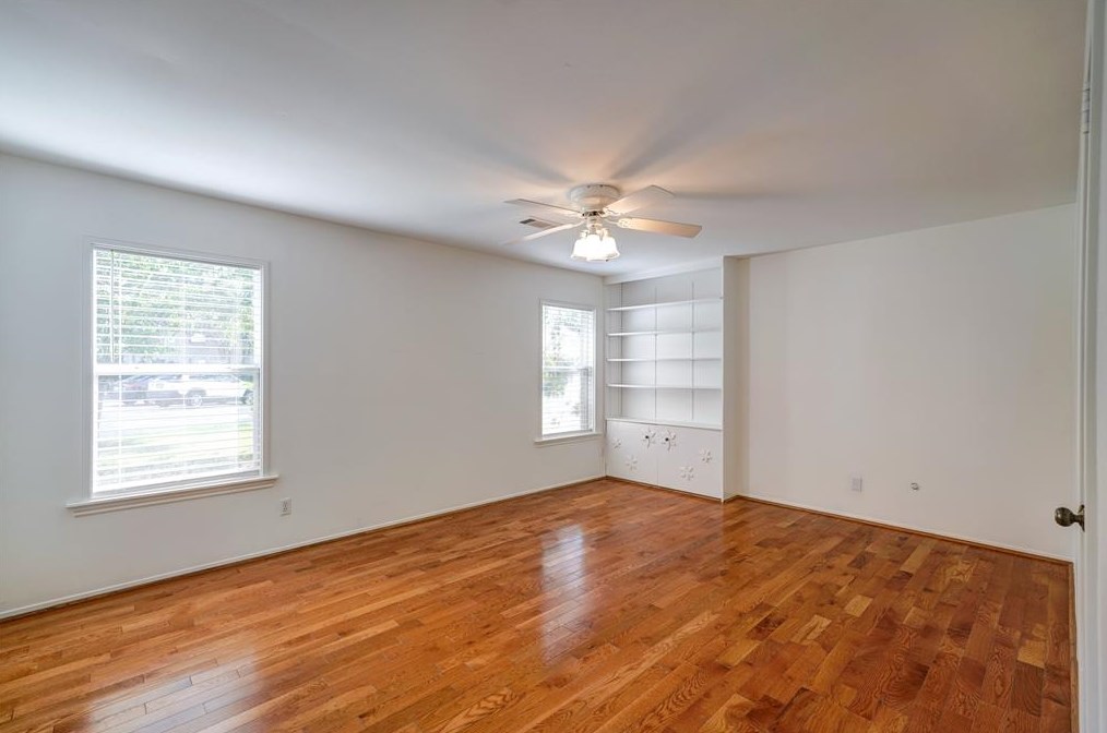 938 Magdalene Dr, Houston TX  77024-2611 exterior