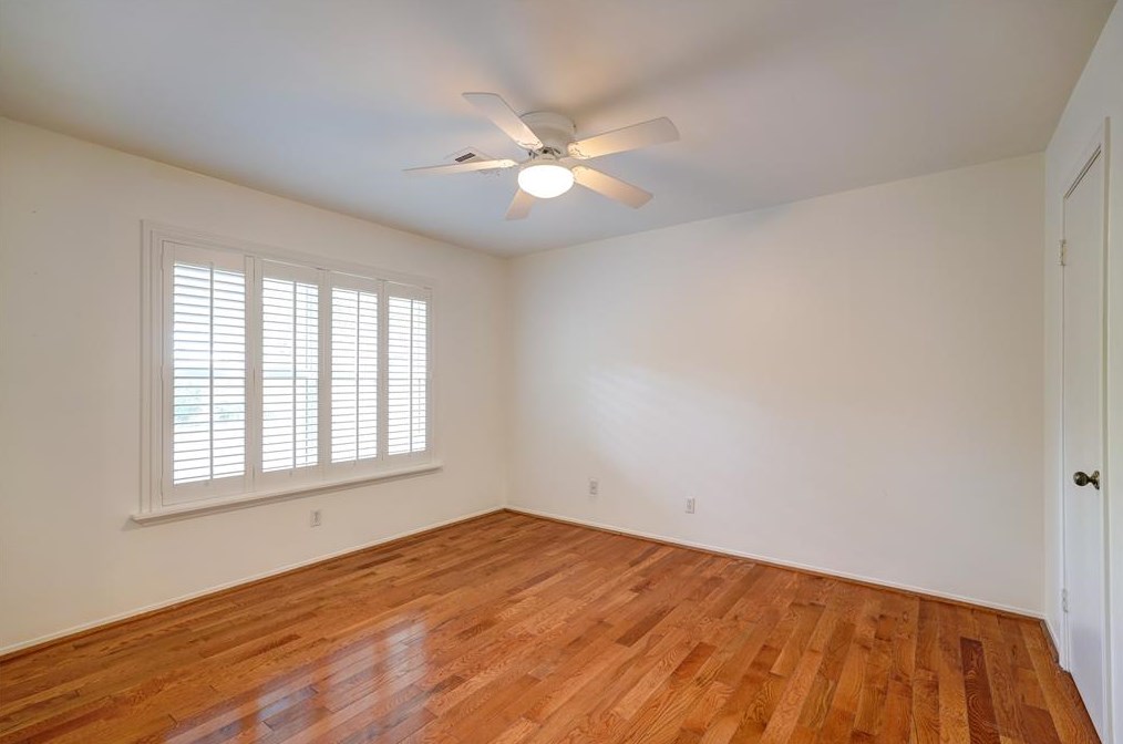 938 Magdalene Dr, Houston TX  77024-2611 exterior