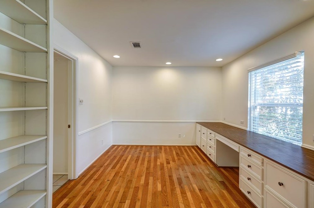 938 Magdalene Dr, Houston TX  77024-2611 exterior