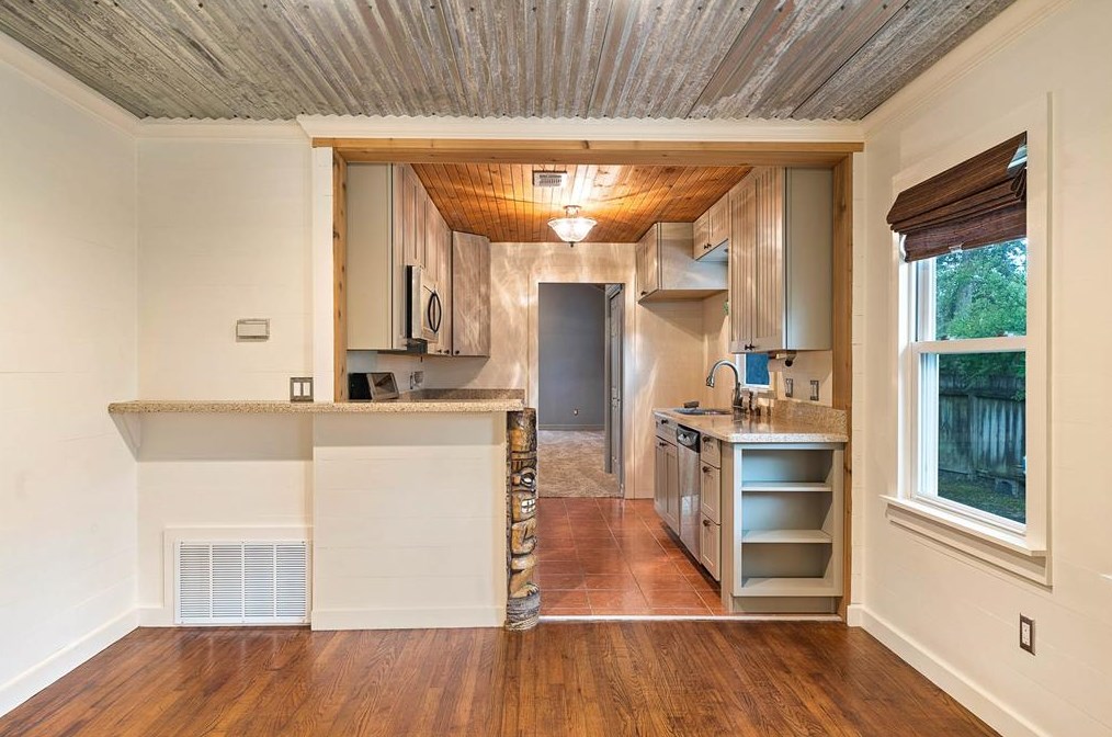327 Reppert St, Bacliff TX  77518-1232 exterior