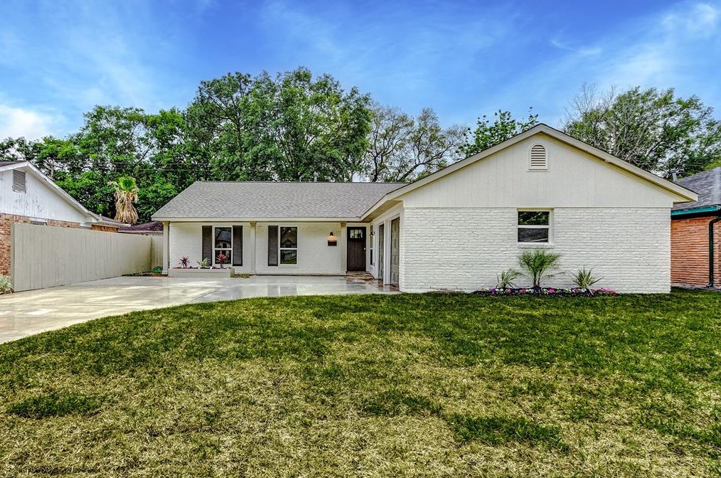 6003 Sanford Rd, Houston TX  77096-5838 exterior