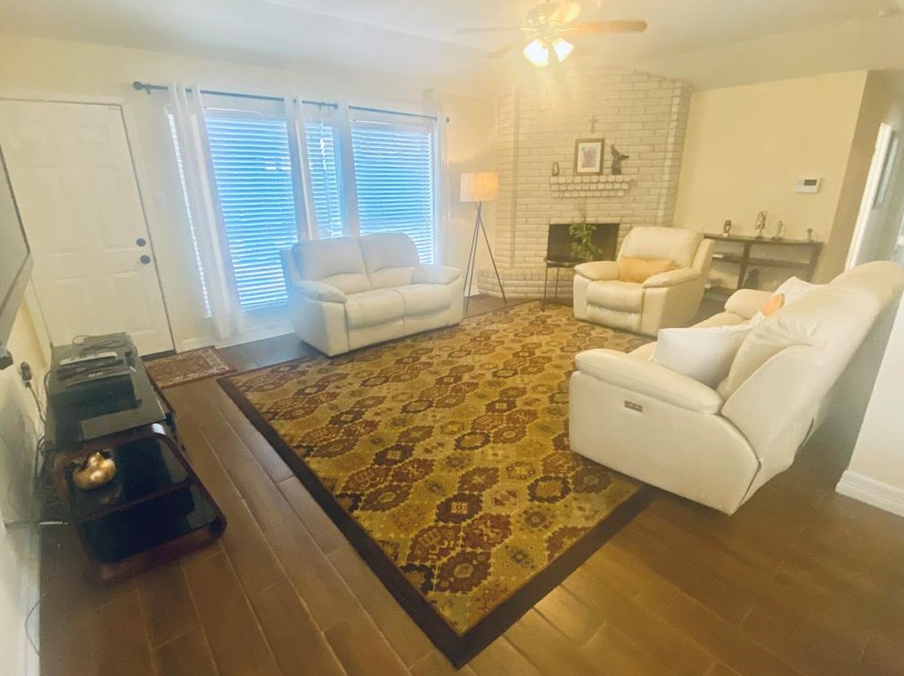 6810 Leandra Dr, Houston TX  77083-1140 exterior
