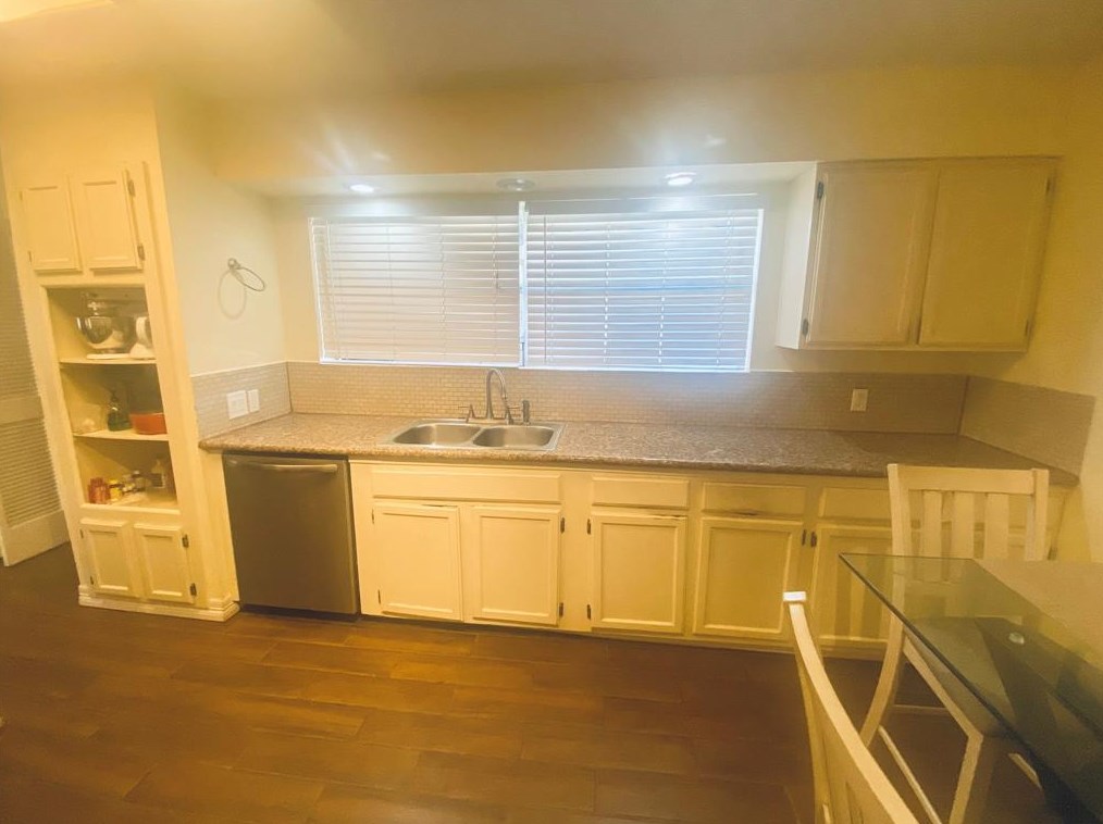 6810 Leandra Dr, Houston TX  77083-1140 exterior