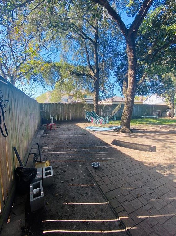6810 Leandra Dr, Houston TX  77083-1140 exterior