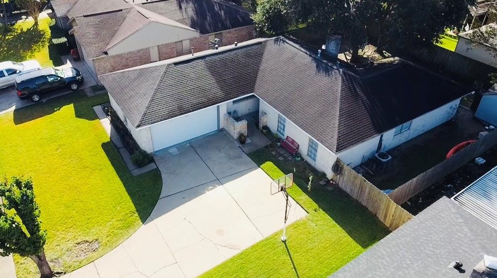 6810 Leandra Dr, Houston TX  77083-1139 exterior