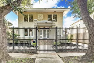 222 Marshall St, Houston, TX 77006 - Photo 1