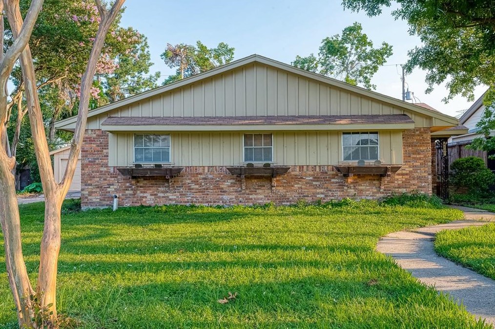 4207 Marlborough, Houston TX  77092-7531 exterior